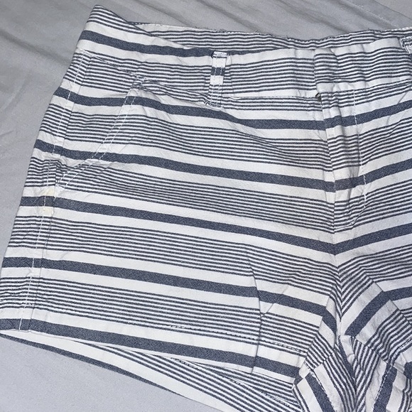 GAP Shorts - Picture 2 of 7